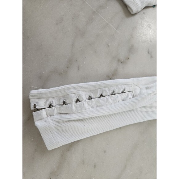 VICTORIA’S SECRET LONG SLEEVED WHITE TOP SIZE SMALL MSRP $50 - Picture 2 of 10